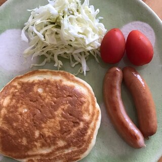 ウインナーとパンケーキの朝ごはんプレート